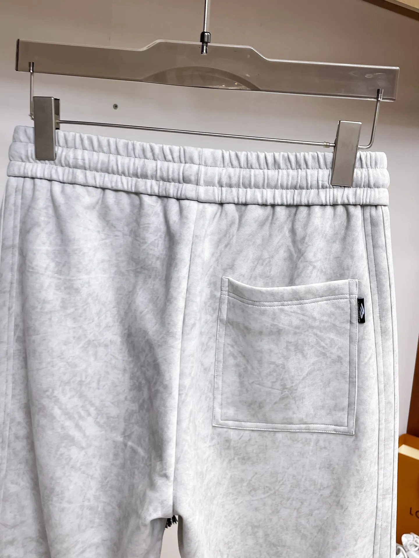 Balenciaga 🆕2026 Autumn and Winter New Arrival Casual Pants! The official website will be released simultaneously. Brand Classic LOGO casual pants, customized fabrics, excellent comfort and strong touch. Highly recognisable, perfect appearance and craftsmanship. Size:M-3XL